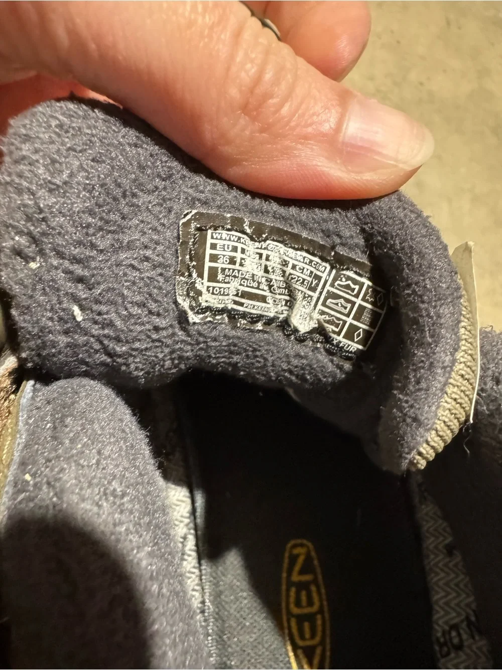 Keen Kootenay II Sneakers Shoes Kids Size 4 Hiking Camping Outdoor Brown Tan